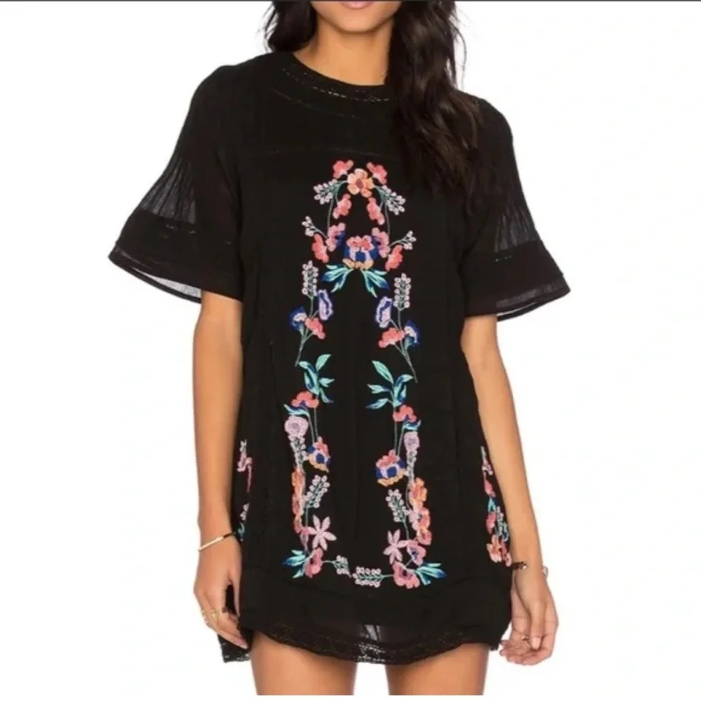 Perfectly Victorian Dress in Black
FREE PEOPLE - Picture 7 of 7